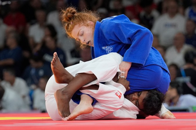 Un momento del combate por el oro olímpico entre la mexicana Awiti Alcaraz y la eslovena Andreja Leski que se terminó quedando con la victoria.