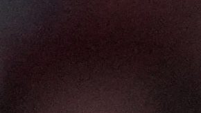 Prisca Awiti (i) toma una "selfie" en el podio.