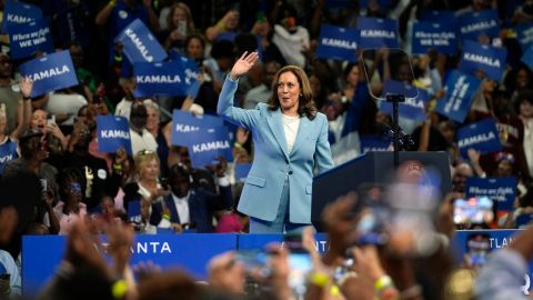 La vicepresidenta Harris está entusiasmando a los votantes latinos.