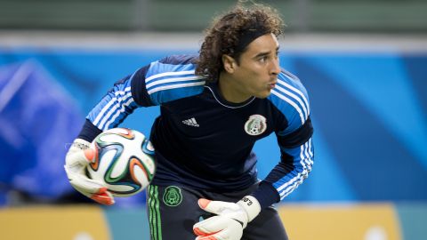 Mexico's Guillermo Ochoa handles a ball during an training session the day before the group A World Cup soccer match between Brazil and Mexico, at the Arena Castelao in Fortaleza, Brazil, Monday, June 16, 2014. (AP Photo/Eduardo Verdugo)
