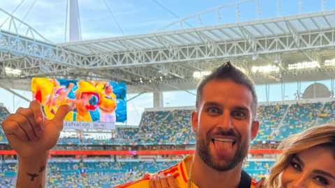 Aleska Génesis y Clovis se muestran muy enamorados en la final de la Copa América