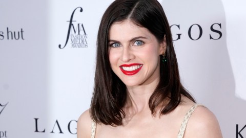 Alexandra Daddario espera su primer hijo, después de una dolorosa pérdida