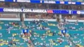 Ariadna Gutiérrez presume su figura con un atrevido atuendo durante la final de la Copa América