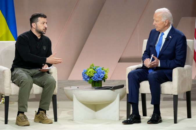 El presidente de Ucrania, Volodimir Zelensky, se reunió con el presidente Joe Biden durante la Cumbre de la OTAN.