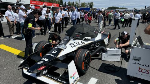 Un Fórmula-E del equipo Jaguar Racing, que sirve para desarrollar tecnologías que ya se aplican a sus autos eléctricos.