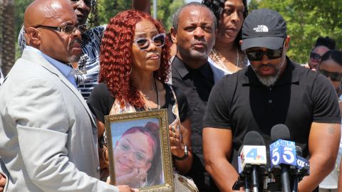 Ella era mi única bebé”: Anginette Morgan, madre de la chica asesinada en la intersección de la Avenida e Imperial Highway, en el sur de Los Ángeles.