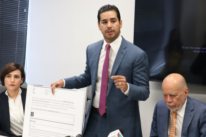 Nueves mujeres se unen a tres más que habían demandado a Monte Union High School District.