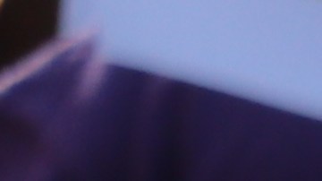 El concejal Curren Price  se siente mal en una conferencia de prensa.