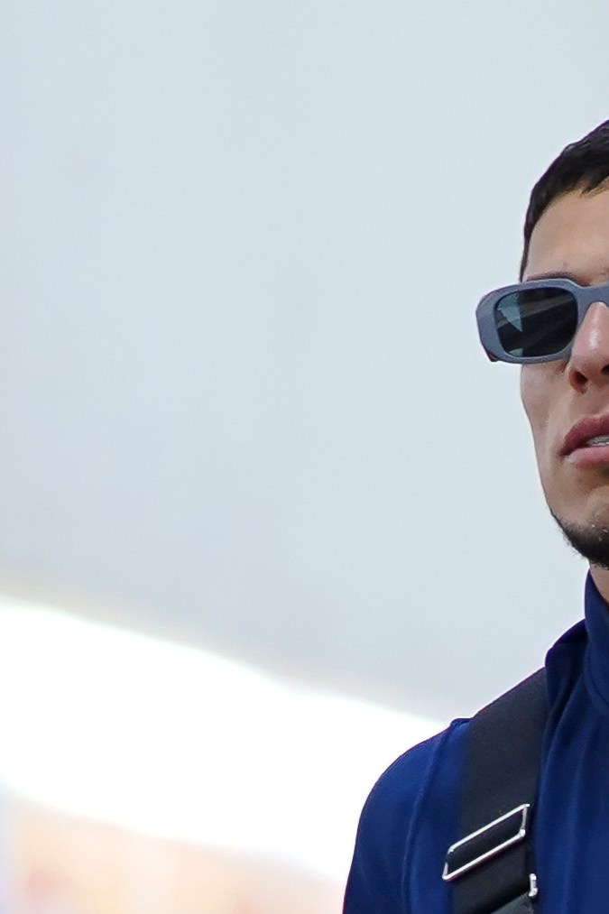 Ciudad de México a 2 de Marzo de 2024. Carlos Salcedo llegando al estadio previo al partido correspondiente a la jornada 10 del torneo Clausura 2024 de la Liga BBVA MX, entre la Máquina Celeste del Cruz Azul y las Chivas Rayadas de Guadalajara, realizado en el Estadio Azteca. Foto: Imago7/ Rafael Vadillo