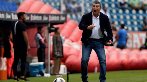 Puebla, Puebla, 5 de Julio de 2024. Jose Manuel de la Torre, director técnico en reclamo, durante el partido correspondiente a la jornada 1 del torneo Apertura 2024 de la Liga BBVA MX, entre los camoteros del Puebla F.C y los Guerreros de Santos Laguna, celebrado en el estadio Cuauhtémoc. Foto: Imago7/Mireya Novo