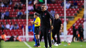 Querétaro, Querétaro a 5 de Julio de 2024. Juan Carlos Osorio, director técnico, durante el partido correspondiente a la jornada 1 del torneo Apertura 2024 de la Liga BBVA MX, entre los Gallos Blancos de Querétaro y los Xolos de Tijuana, realizado en el estadio la Corregidora. Foto: Imago7/ Victor Pichardo