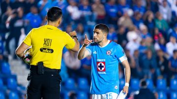 Ciudad de México a 16 de Julio de 2024. José Ignacio Rivero en reclamo, durante el partido correspondiente a la jornada 3 del torneo Apertura 2024 de la Liga BBVA MX MX, entre la Máquina Celeste del Cruz Azul y los Xolos de Tijuana, realizado en el estadio Ciudad de los Deportes. Foto: Imago7 / Diego Padilla