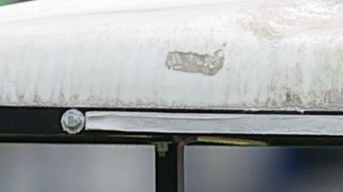 Leo Suárez sale del campo tras su lesión en el partido contra Pachuca.