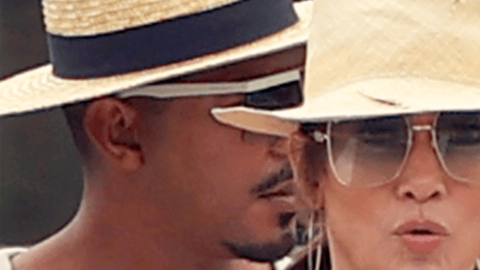 J.Lo es vista en Los Hamptons con su manager, Benny Medina