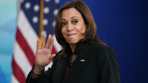 Kamala Harris es responsable de un proyecto de desarrollo en Centroamérica.