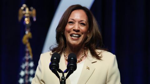 La vicepresidenta Kamala Harris participó en un mitin de campaña en Indianapolis.