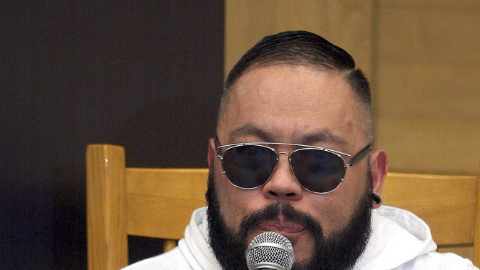 Izquierda: A.B. Quintanilla reúne a Pee Wee y los originales Kumbia Kings en el reencuentro de Kumbia All Starz., 2015 Derecha:Ángela Aguilar lleva su espectáculo "Jaripeo Sin Fronteras" a la Plaza de Toros México, 2023.