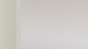 Dayana Díaz, izquierda, y Katherin Prado en el segundo piso de una casa que ayudaron a terminar de construit en Long Beach.