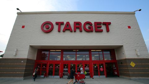 Target anunció dejará de aceptar cheques personales de sus clientes