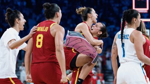 Villeneuve-d'ascq (France), 31/07/2024.- Team Spain reacts after winning in the Group A match between Puerto Rico and Spain in the Paris 2024 Olympic Games, at the Pierre Mauroy Stadium in Villeneuve-d'Ascq, France, 31 July 2024. (Baloncesto, Francia, España) EFE/EPA/ALEX PLAVEVSKI