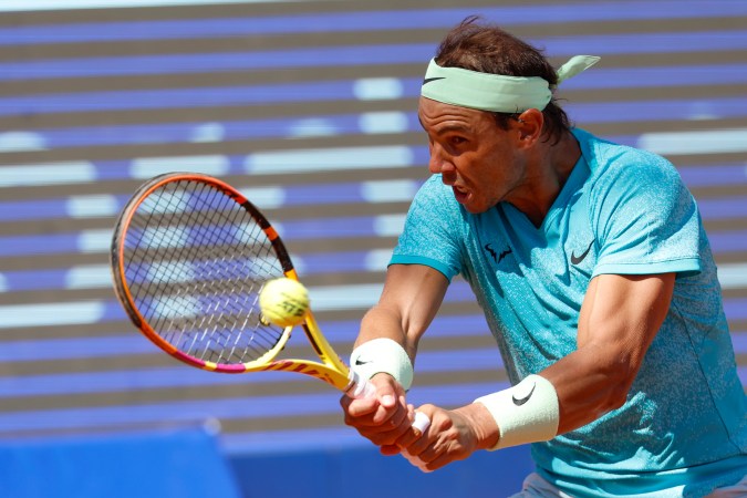 Rafa Nadal se exigió al máximo para imponerse ante el croata Duje Ajdukovic luego de haber perdido el primer set de las semifinales en Suecia.