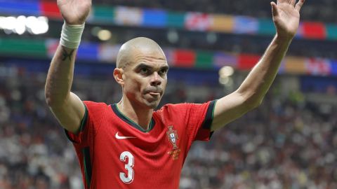 Frankfurt Am Main (Germany), 01/07/2024.- Pepe of Portugal celebrates winning the UEFA EURO 2024 Round of 16 soccer match between Portugal and Slovenia, in Frankfurt Main, Germany, 01 July 2024. (Alemania, Eslovenia) EFE/EPA/RONALD WITTEK