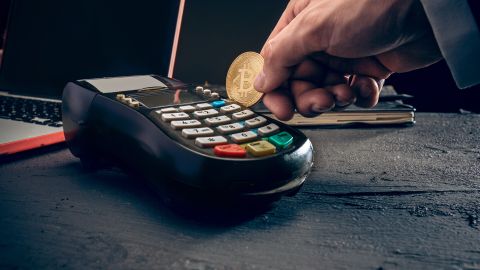 Las 5 tarjetas de crédito y débito para usar criptomonedas