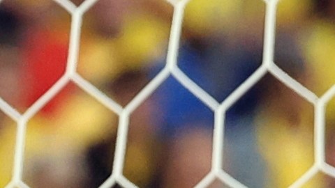 El momento en el que Cody Gakpo le sirve el balón a Donyell Malen para anotar el segundo gol del partido.