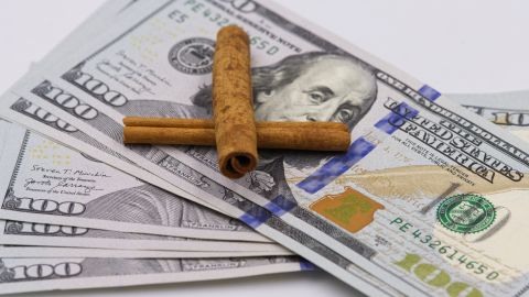 La canela es muy usada en los rituales de dinero.