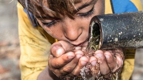 Por qué el consumo de agua en América Latina aumentará casi el doble del promedio mundial (y qué países están expuestos a un "estrés hídrico" alto y extremo)