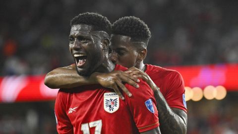 Orlando (United States), 02/07/2024.- Jose Fajardo of Panama (L) celebrates his goal with Cesar Blackman of Panama (R) during the CONMEBOL Copa America 2024 group C match between Bolivia and Panama, in Orlando, Florida, United States, 01 July 2024. (Estados Unidos) EFE/EPA/MIGUEL RODRIGUEZ