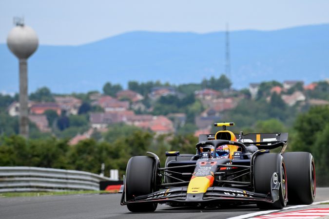El mexicano Sergio "Checo" Pérez la tiene cuesta arriba este domingo de cara a su objetivo de salir de la racha de malos resultados que arrastra desde el pasado mes de abril cuando se subió por última vez al podio en el Gran Premio de China.
