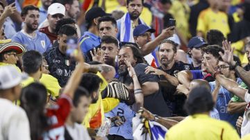 Los conflictos en las gradas mancharon la celebración colombiana.