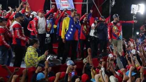 Maduro se asume como ganador y pide "respeto a la voluntad popular"