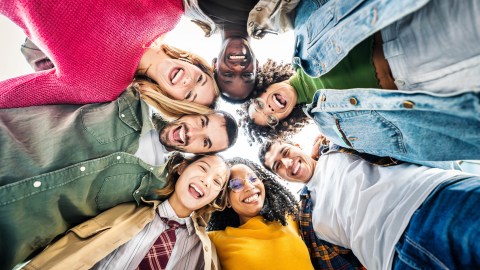 Las personas más divertidas pueden tener estos signos zodiacales.