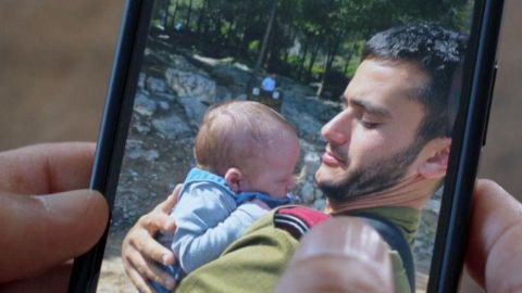 El padre de Reef cree que su hijo, visto aquí sosteniendo a un primo bebé apenas unos días antes de que lo mataran, quería tener hijos