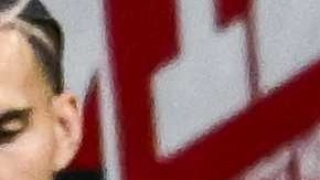 Santiago Giménez junto a Gjivai Zechiel celebrando una de sus anotaciones en la Supercopa de Países Bajos.