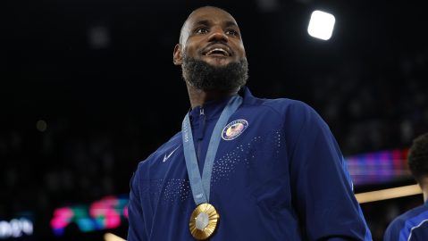 Paris (France), 10/08/2024.- LeBron James of the US looks on following the Men's medal ceremony of the Basketball competitions in the Paris 2024 Olympic Games, at the South Paris Arena in Paris, France, 10 August 2024. (Baloncesto, Francia) EFE/EPA/CAROLINE BREHMAN