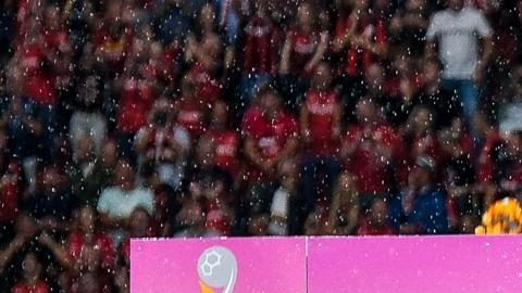 Leverkusen (Germany), 17/08/2024.- Leverkusen'Äôs goalkeeper Lukas Hradecky lifts the trophy in the podium ceremony after winning the German Super Cup soccer match between Bayer 04 Leverkusen and VfB Stuttgart in Leverkusen, Germany, 17 August 2024. (Alemania) EFE/EPA/FLORIAN WIEGAND CONDITIONS - ATTENTION: The DFL regulations prohibit any use of photographs as image sequences and/or quasi-video.