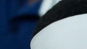 Los jugadores de Estados Unidos Anthony Davis y LeBron James celebran con la medalla de oro del baloncesto masculino en París 2024 tras ganar la final ante Francia.