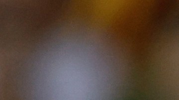 El delantero del FC Barcelona, Robert Lewandowski, lanza el penal para conseguir su segundo gol durante el partido de LaLiga ante el Valencia en el estadio de Mestalla.