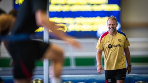 El director técnico del FC Barcelona, Hansi Flick, durante un entrenamiento de los catalanes en la gira por Estados Unidos.