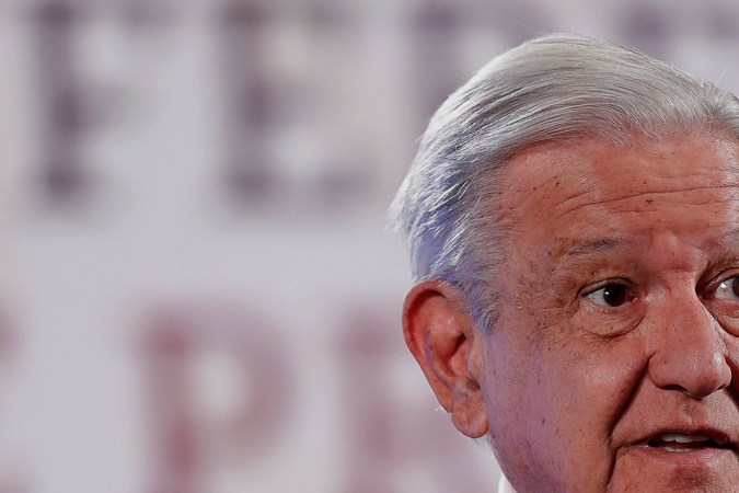 AMLO tacha de "especulación" las alertas económicas sobre su reforma judicial