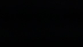 Simone Biles posando con su medalla de oro, la más reciente en su impresionante palmarés en los Juegos Olímpicos.