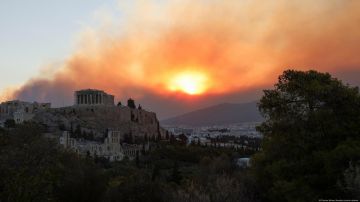 Grecia ordena evacuaciones por incendios cerca de Atenas