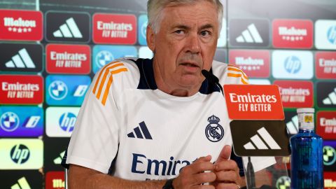 El entrenador del Real Madrid, Carlo Ancelotti, durante la rueda de prensa posterior al entrenamiento realizado este sábado en Valdebebas donde el equipo prepara el partido de Laliga ante el Betis.