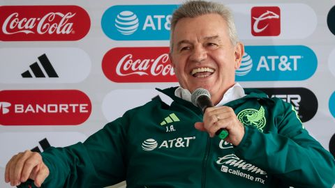 MEX4804. CIUDAD DE MÉXICO (MÉXICO), 01/08/2024.- El nuevo director técnico de la selección nacional mexicana de fútbol, Javier Aguirre, habla durante una rueda de prensa este jueves, en la Ciudad de México (México). EFE/José Méndez