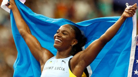 Julien Alfred se robó el show en el Estadio de Francia al colgarse el oro en los 100 metros femeninos del atletismo.