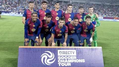 Orlando (United States), 31/07/2024.- FC Barcelona team members pose for a group photograph before the DIRECTV Soccer Champions Tour match between FC Barcelona and Manchester City at Camping World Stadium in Orlando, Florida, USA, 30 July 2024. EFE/EPA/CRISTOBAL HERRERA-ULASHKEVICH