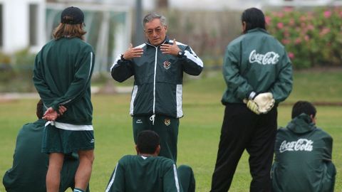 Ramiro Blacut en el 2004, cuando era entrenador de la selección de Bolivia.